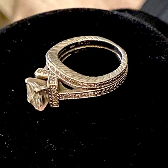 Wedding/Engagement Ring - Picture 4 of 8